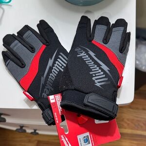 Milwaukee Black and Red Work Gloves